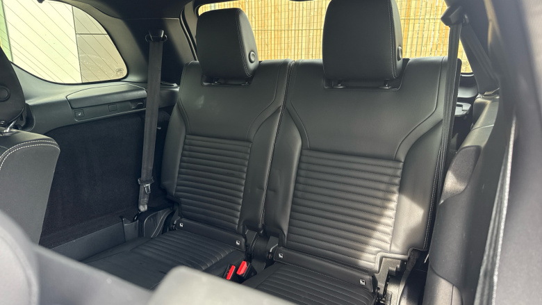 Land Rover Discovery 3.0 D300 Dynamic SE 5dr Auto Diesel Station Wagon